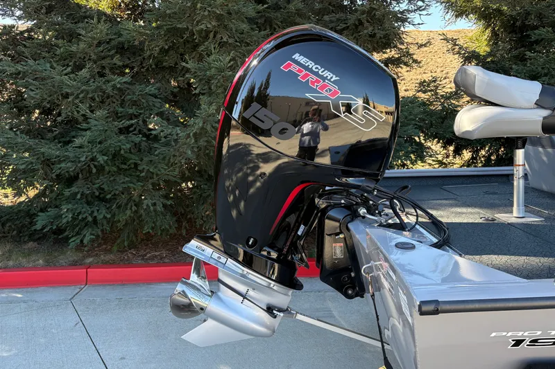 Slide: The Image of 2027 Tracker Pro Team 195 boat with Mercury Pro XS 150 engine. - 14