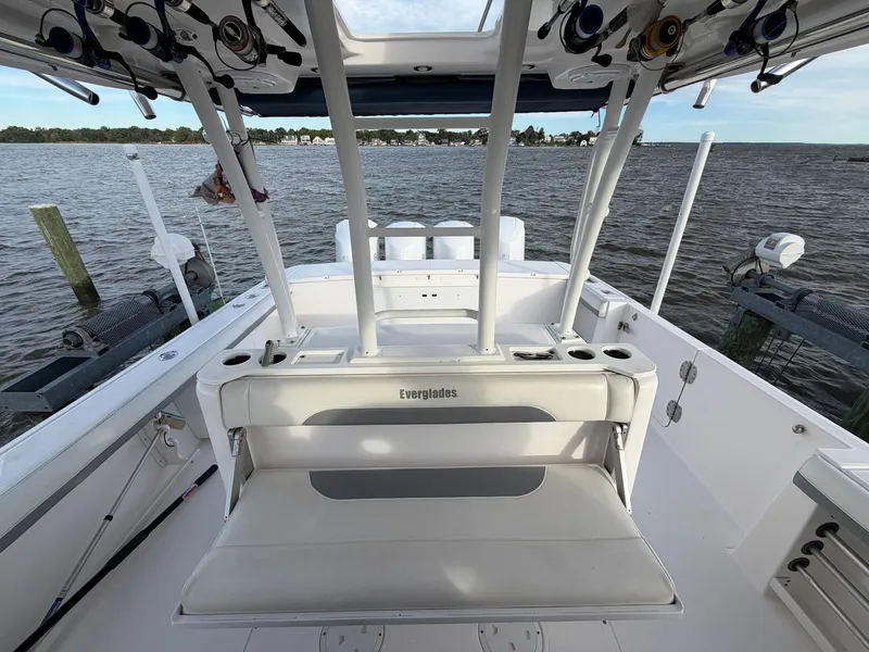 Slide: The Image of Everglades 435 Center Console 2015 - 28