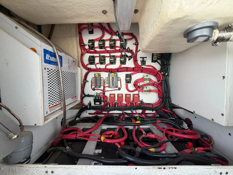 Slide: The Image of Everglades 435 Center Console 2015 - 39