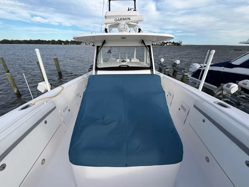 Slide: The Image of Everglades 435 Center Console 2015 - 9