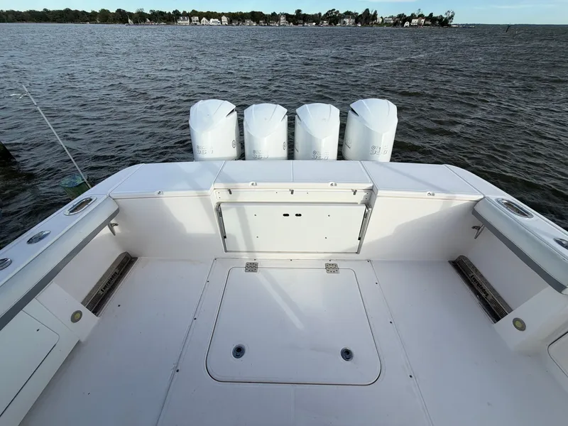 Slide: The Image of Everglades 435 Center Console 2015 - 30