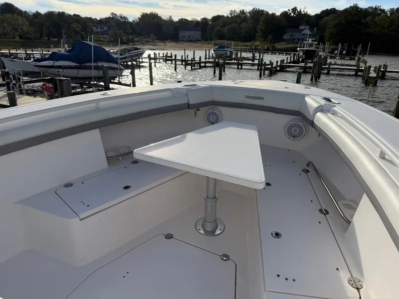 Slide: The Image of Everglades 435 Center Console 2015 - 8