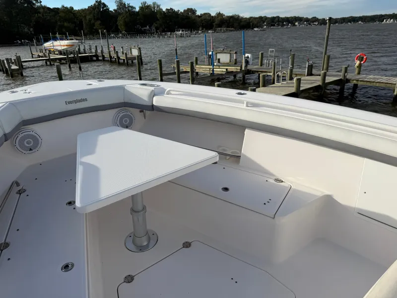 Slide: The Image of Everglades 435 Center Console 2015 - 7