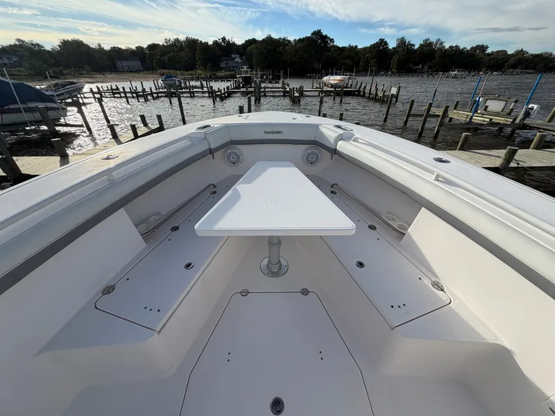 Slide: The Image of Everglades 435 Center Console 2015 - 5