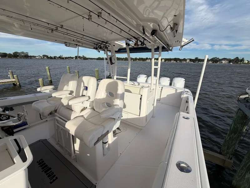 Slide: The Image of Everglades 435 Center Console 2015 - 12
