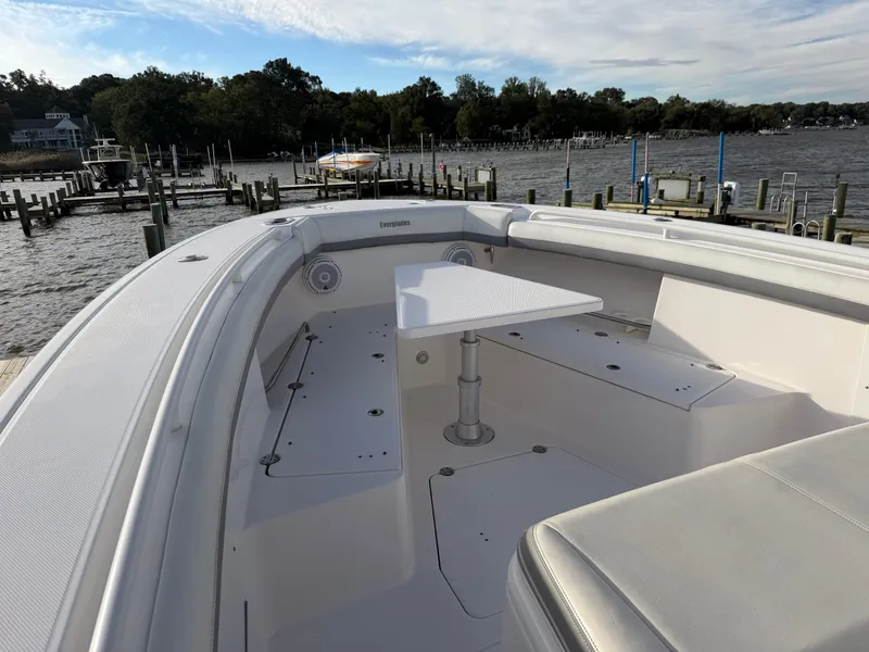 Slide: The Image of Everglades 435 Center Console 2015 - 5