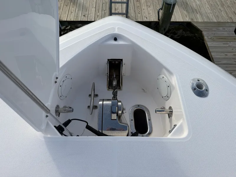 Slide: The Image of Everglades 435 Center Console 2015 - 35