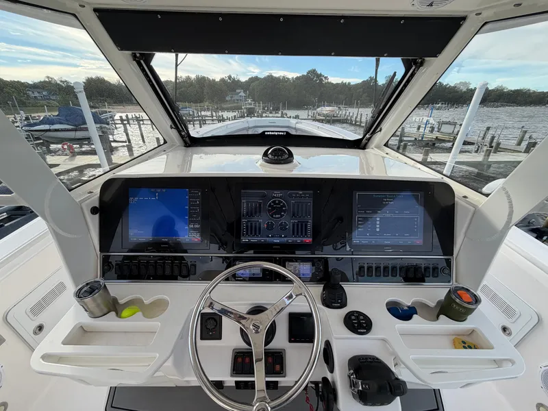 Slide: The Image of Everglades 435 Center Console 2015 - 14