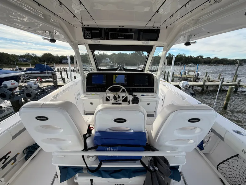 Slide: The Image of Everglades 435 Center Console 2015 - 1