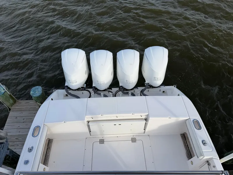 Slide: The Image of Everglades 435 Center Console 2015 - 23