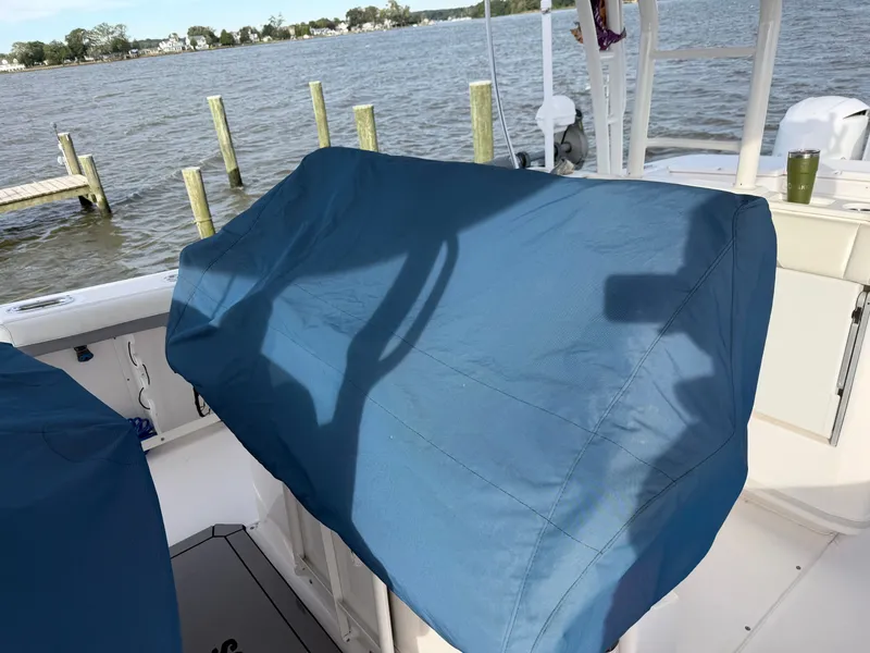 Slide: The Image of Everglades 435 Center Console 2015 - 25
