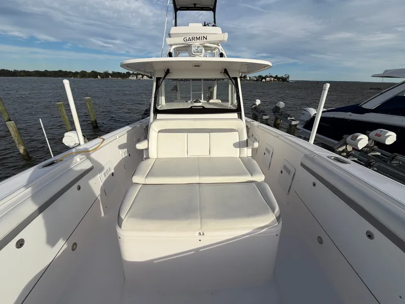 Slide: The Image of Everglades 435 Center Console 2015 - 10