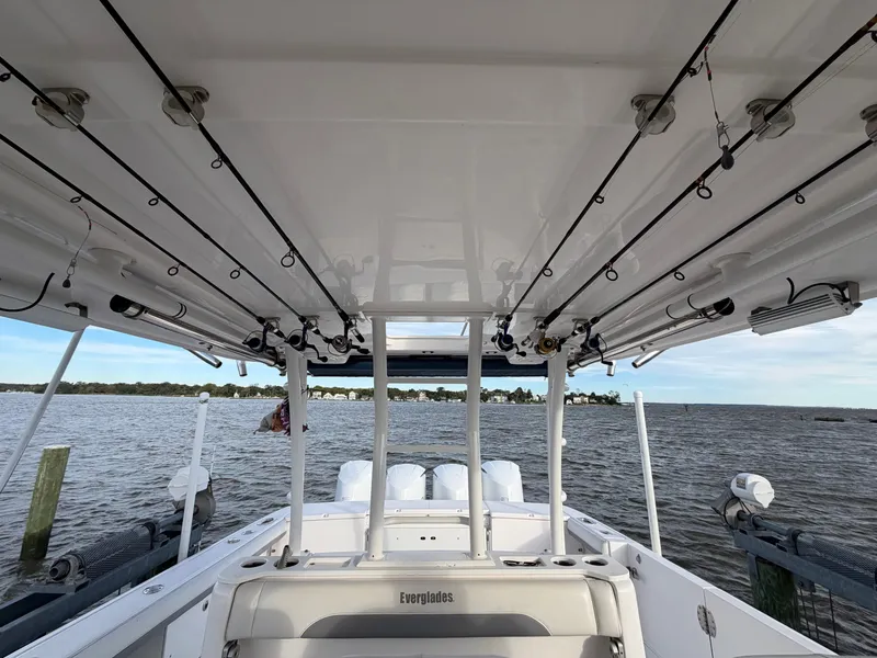 Slide: The Image of Everglades 435 Center Console 2015 - 17
