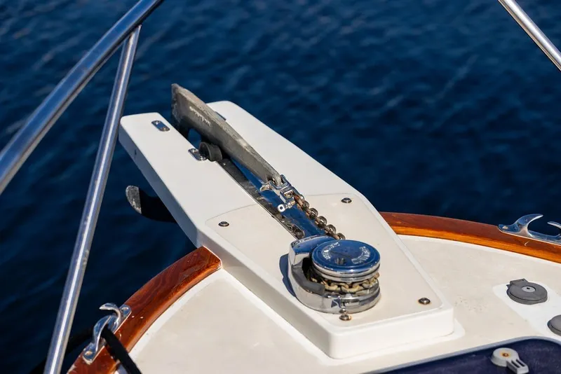Slide: The Image of Anchor system on a 2000 Little Harbor WhisperJet 38 yacht, with ocean background. - 34