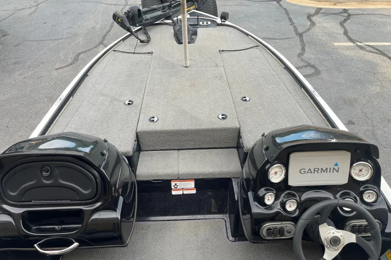 Slide: The Image of 2014 Nitro Z-7 boat interior with Garmin navigation system and dual consoles. - 3