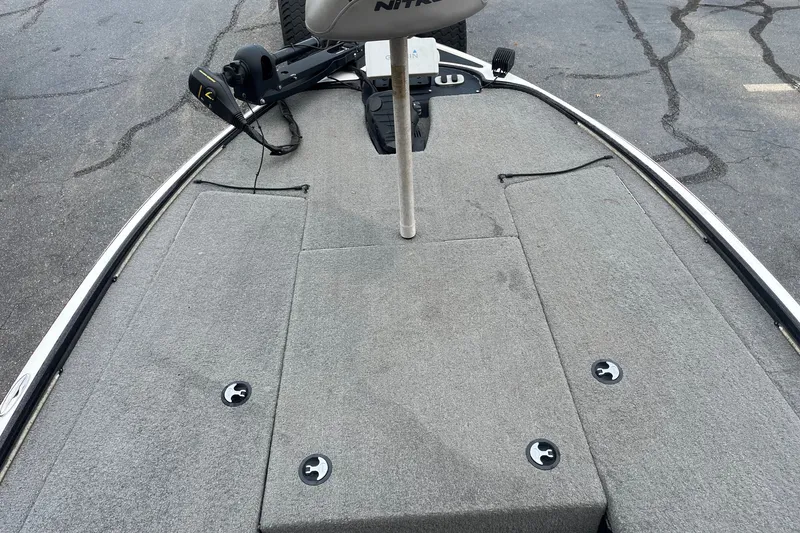 Slide: The Image of 2014 Nitro Z-7 boat deck with carpeted surface and trolling motor. - 2
