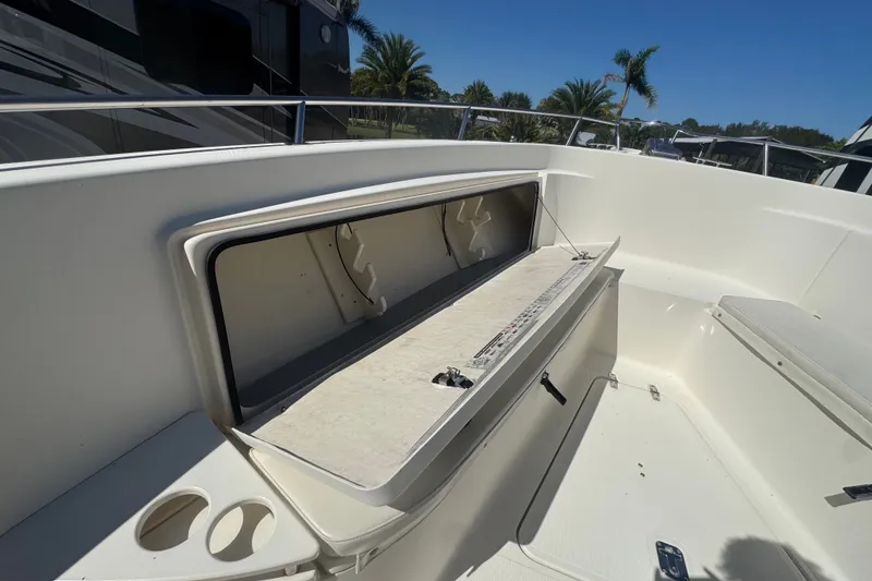 Slide: The Image of 2001 Pursuit 3070 Center Console boat interior with open storage compartment. - 43