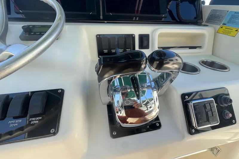 Slide: The Image of 2001 Pursuit 3070 Center Console boat controls and steering wheel close-up. - 29