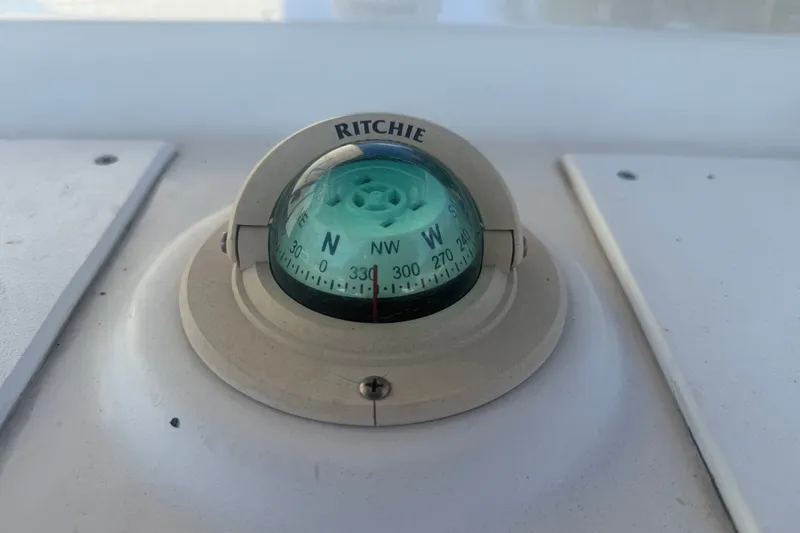 Slide: The Image of Compass on 2004 Sea Fox 257 Center Console boat dashboard, showing northwest direction. - 28