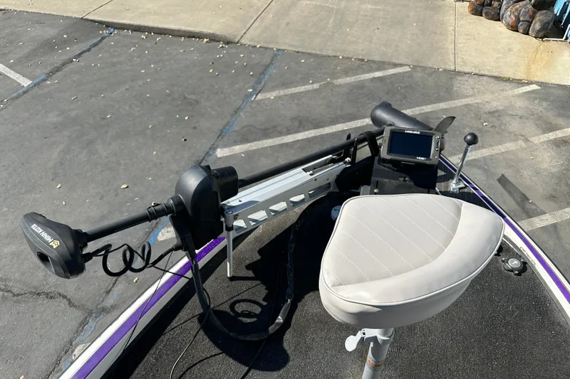 Slide: The Image of 2006 Triton TR-21 boat with Minn Kota trolling motor and Lowrance fish finder. - 9