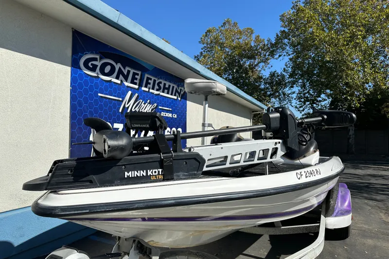 Slide: The Image of 2006 Triton TR-21 boat with Minn Kota motor at Gone Fishin' Marine. - 4