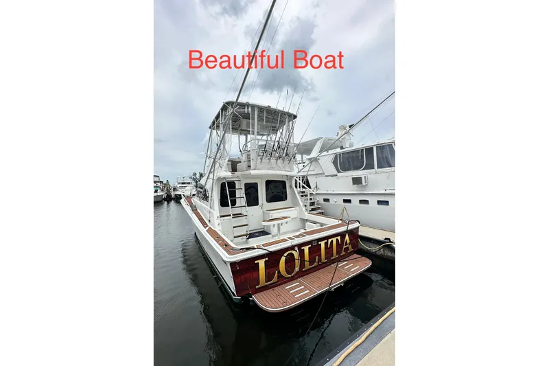 Slide: The Image of Luhrs 40 Convertible 2001 im Hafen, mit "Lolita" am Heck. - 22