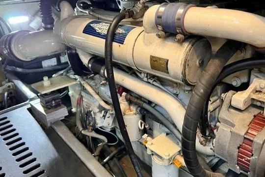 Slide: The Image of Sala macchine di un Luhrs 40 Convertible del 2001. - 18