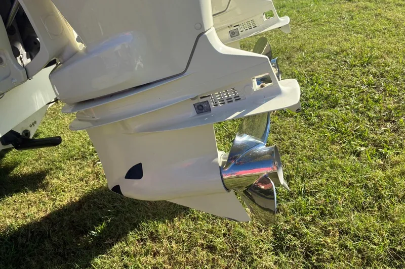 Slide: The Image of Outboard motor propeller of 2000 Cape Horn 27XS on grass. - 24