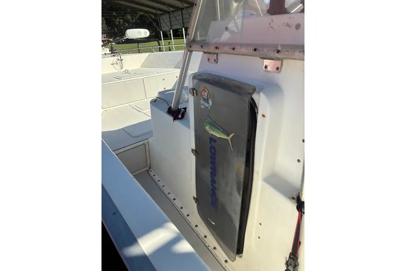 Slide: The Image of 2000 Cape Horn 27XS boat interior with Lowrance equipment. - 32