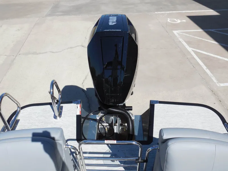 Slide: The Image of The image shows the stern of a Bennington 25 QXFBA boat with an outboard motor. - 24