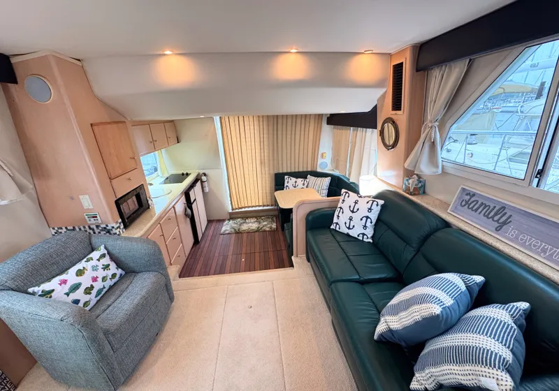 Slide: The Image of Carver Yachts 370 Voyager 1999 - 1