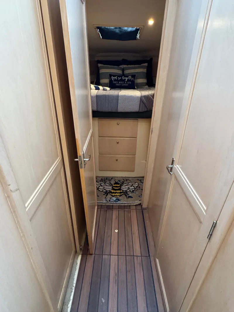 Slide: The Image of Carver Yachts 370 Voyager 1999 - 6