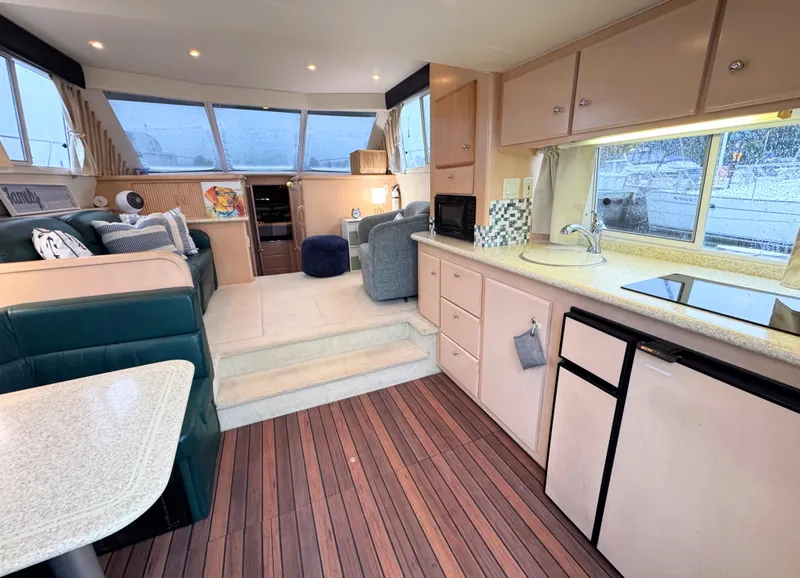 Slide: The Image of Carver Yachts 370 Voyager 1999 - 3