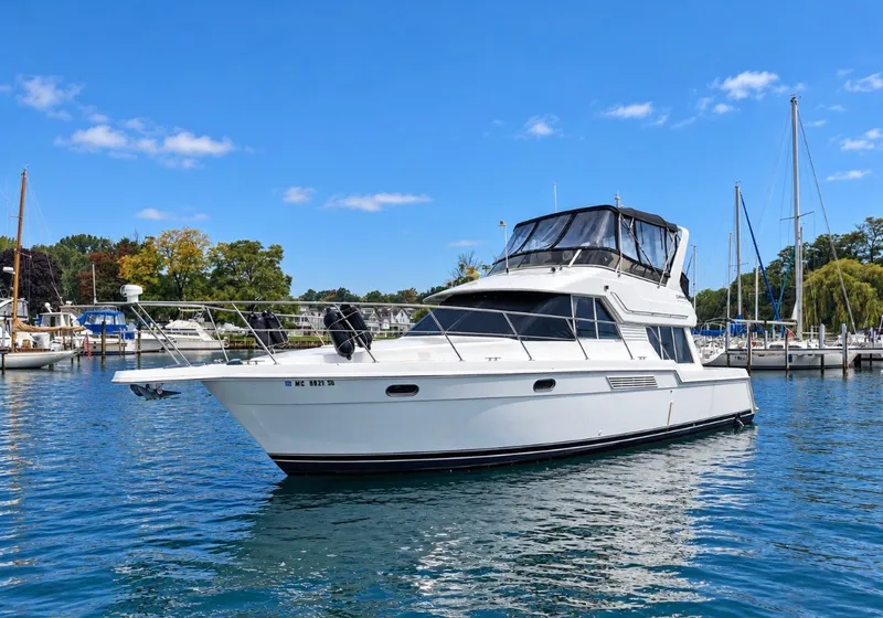 Slide: The Image of Carver Yachts 370 Voyager 1999 - 12