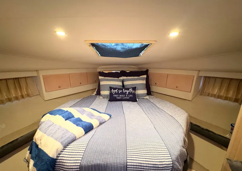 Slide: The Image of Carver Yachts 370 Voyager 1999 - 4