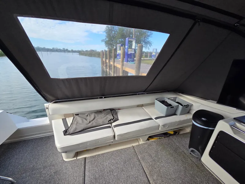Slide: The Image of Sea Ray 420 Sundancer 1991 - 9