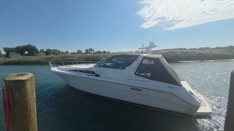 Slide: The Image of Sea Ray 420 Sundancer 1991 - 34