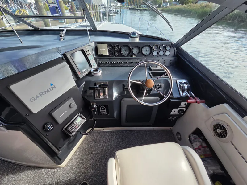 Slide: The Image of Sea Ray 420 Sundancer 1991 - 15