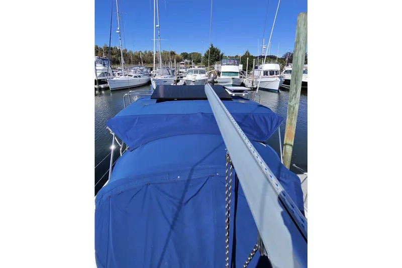 Slide: The Image of Jeanneau Sun Odyssey 42 DS 2007 sailboat docked in marina, covered with blue tarps. - 9