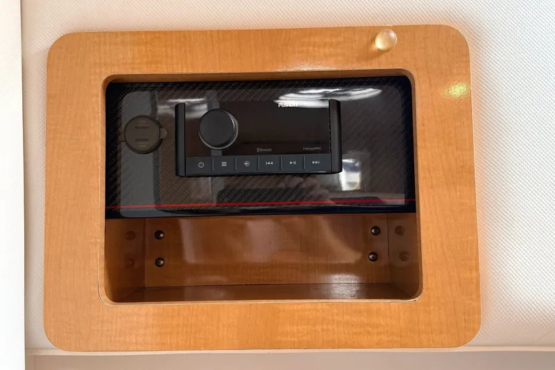 Slide: The Image of Built-in stereo system on 2009 Four Winns 278 Vista boat. - 33