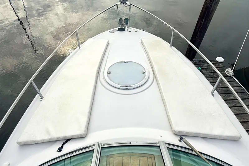 Slide: The Image of 2009 Four Winns 278 Vista boat deck with cushioned seating and railing. - 29