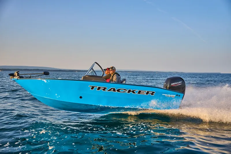 Slide: The Image of Tracker Pro Guide V-175 WT 2027 - 34