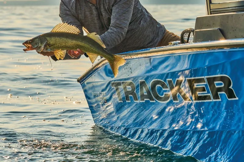 Slide: The Image of Tracker Pro Guide V-175 WT 2027 - 45