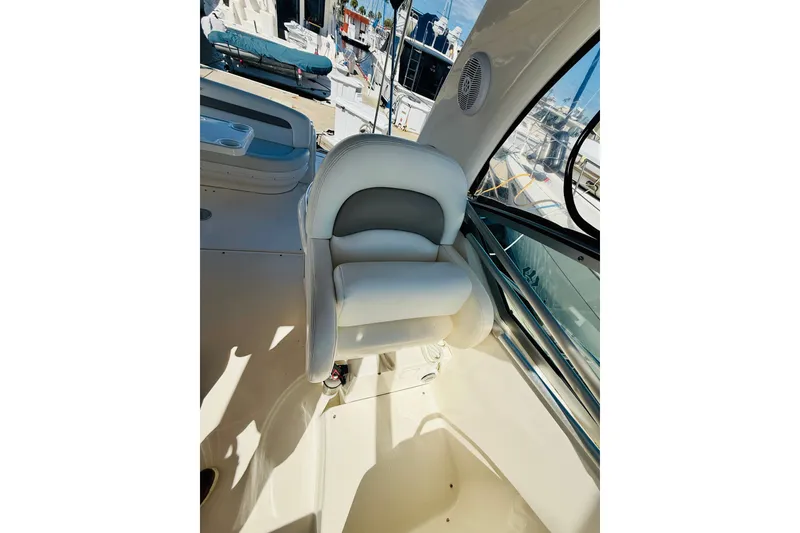 Slide: The Image of Captain's seat on 2005 Sea Ray 340 Sundancer yacht, docked at marina. - 23