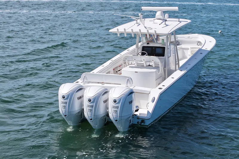 Slide: The Image of 2006 Jupiter 38 HFS boat with triple Yamaha 300 V6 engines on the water. - 4