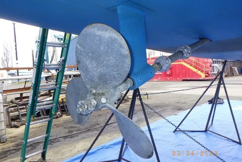 Slide: The Image of Propeller and shaft of 1989 C&C 30 MKII sailboat on stands. - 91
