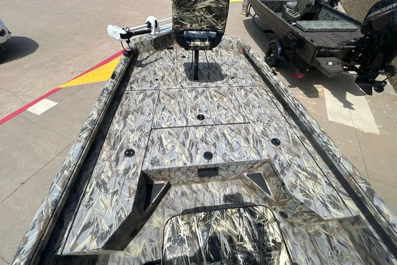 Slide: The Image of 2027 Ranger RB200 boat with camouflage design, featuring a spacious deck and modern equipment. - 5