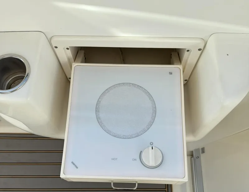 Slide: The Image of 2005 Hydra-Sports Vector 3300 VX boat stove with control knob and hotplate. - 13
