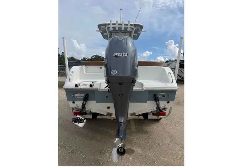 Slide: The Image of 2023 Sea Hunt Ultra 229 boat rear view with powerful outboard motor. - 9