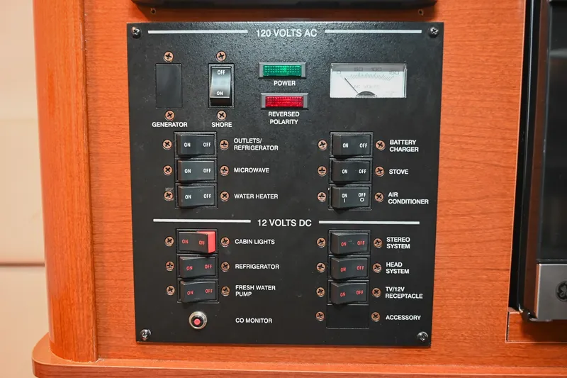 Slide: The Image of Electrical control panel on a 2014 Sea Ray Sundancer 260 boat. - 44